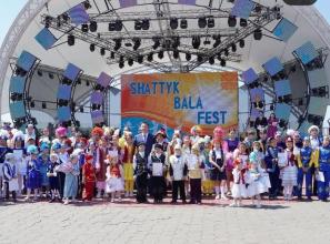 Лето павлодарских школьников началось с фестиваля «Ertis bala fest»