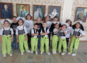 Дворец школьников поздравляет с Днем Республики